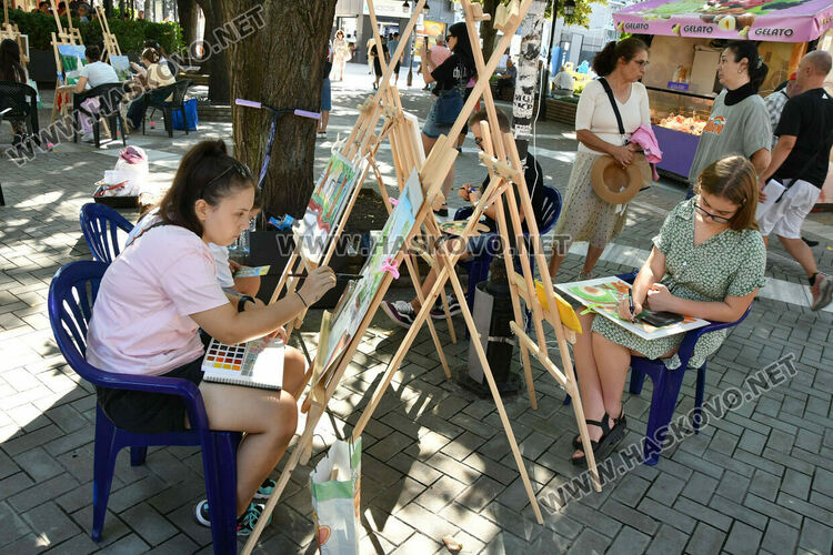 Млади дарования превърнаха центъра на Хасково в пъстро ателие 