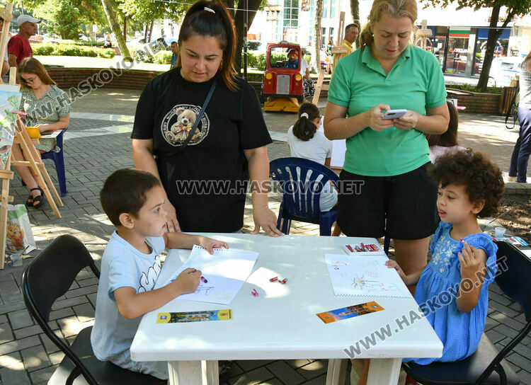 Млади дарования превърнаха центъра на Хасково в пъстро ателие 