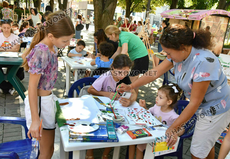 Млади дарования превърнаха центъра на Хасково в пъстро ателие 
