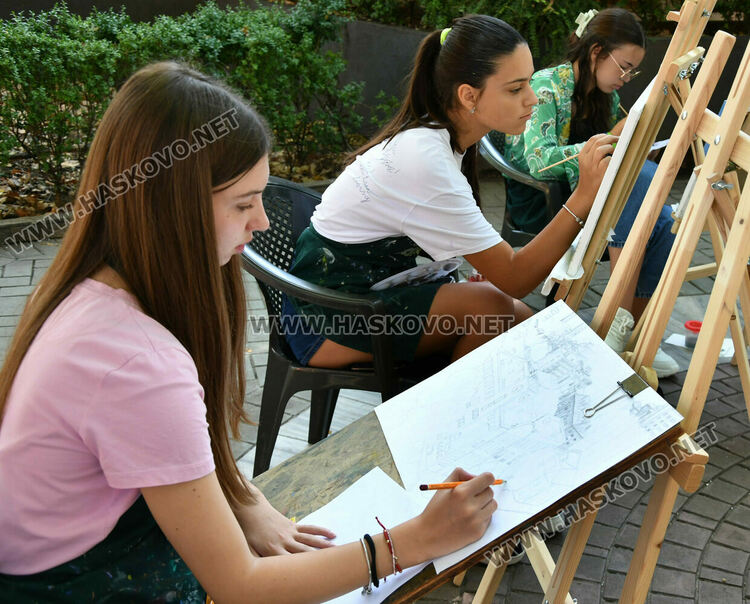 Млади дарования превърнаха центъра на Хасково в пъстро ателие 