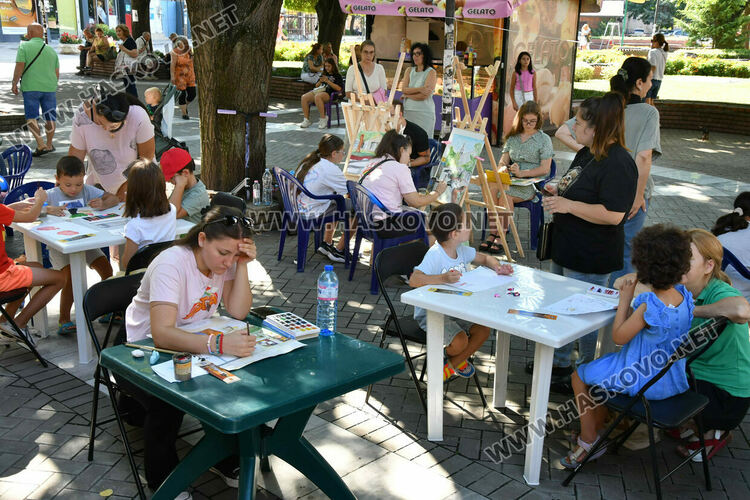 Млади дарования превърнаха центъра на Хасково в пъстро ателие 