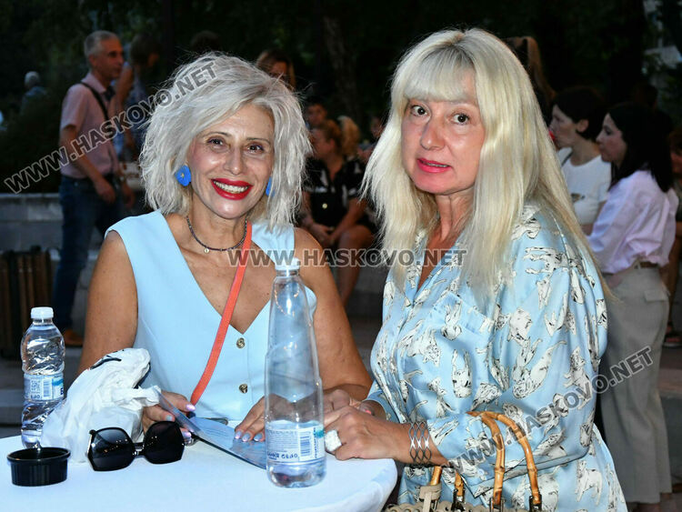 Хасковлии изпълниха пространството край „Заря“ за пиано бара под звездите