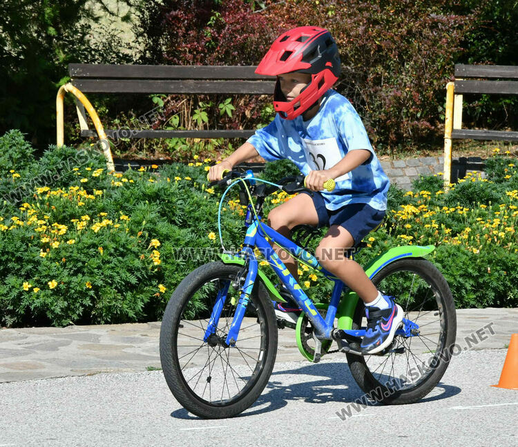 Хасковски деца показаха майстроски умения по колоездене на „Кенана“