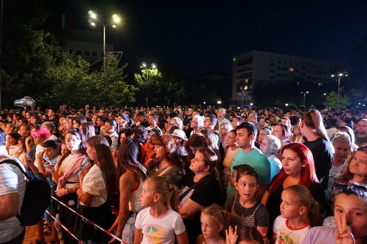 С тържествена церемония и празнични фойерверки Димитровград отбеляза 78 години от основаването си