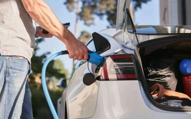 Държавата пак се кани да раздава стимули с парите на данъкоплатците.