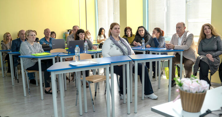 Езикова гимназия „Проф. д-р Асен Златаров“ с изпълнен проект по програма Еразъм+ 