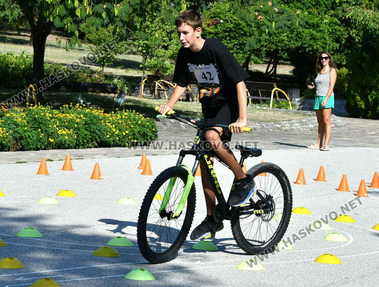 Хасковски деца показаха майстроски умения по колоездене на „Кенана“