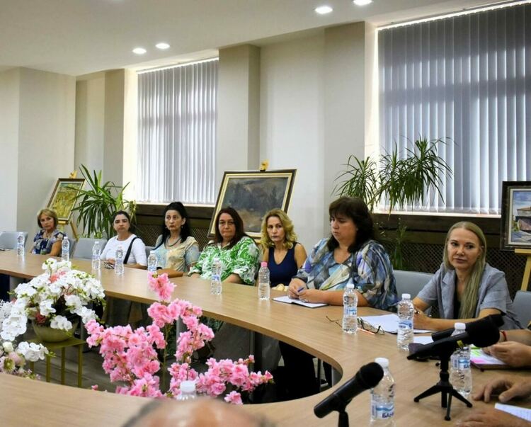 На „Кръгла маса“ в Асеновград обсъдиха мерки срещу отпадането на деца от училище