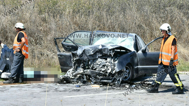 Загинали и ранени при челна катастрофа край Константиново