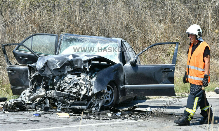 Загинали и ранени при челна катастрофа край Константиново