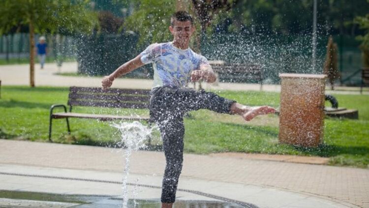 Слънчево и горещо време в сряда