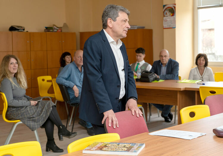 Езикова гимназия „Проф. д-р Асен Златаров“ с изпълнен проект по програма Еразъм+ 