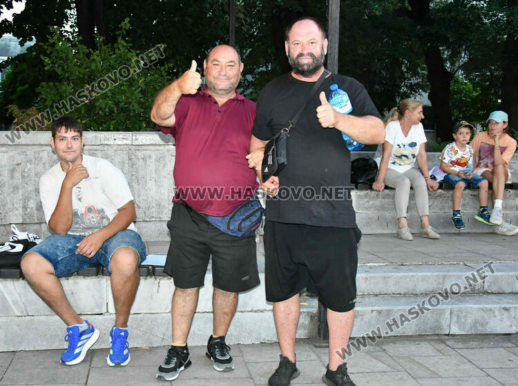 Хасковлии изпълниха пространството край „Заря“ за пиано бара под звездите