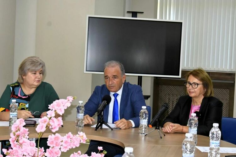 На „Кръгла маса“ в Асеновград обсъдиха мерки срещу отпадането на деца от училище