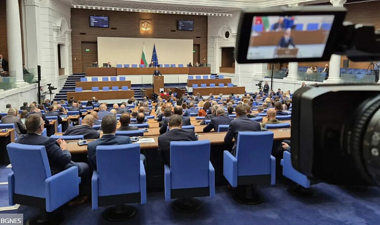 Вода, евро и вот: Депутатите се връщат с препълнен дневен ред, какво ще обсъждат