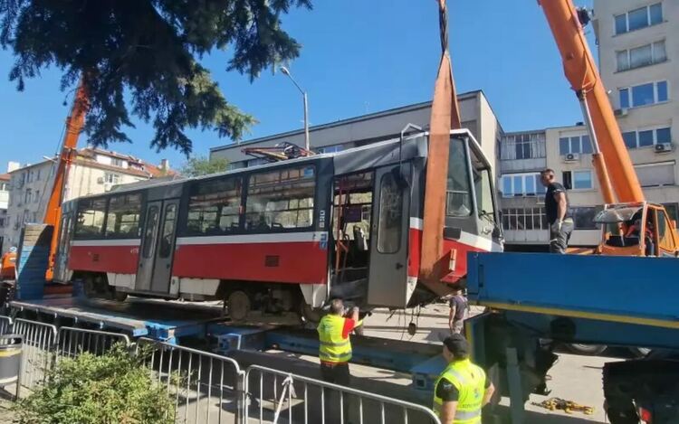 Щетите, причинели от дерайлиралия трамвай, ще бъдат покрити от неговата застраховка „Гражданска отговорност“
