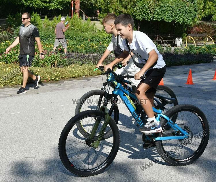 Хасковски деца показаха майстроски умения по колоездене на „Кенана“