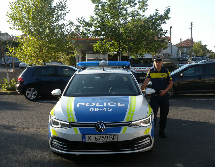 Семейство изразява признателност на полицай от РУ-Кирково за бърза реакция и професионализъм след сигнал за рисково шофиране