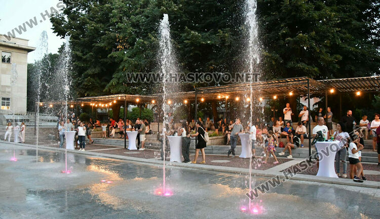 Хасковлии изпълниха пространството край „Заря“ за пиано бара под звездите