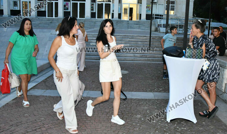 Хасковлии изпълниха пространството край „Заря“ за пиано бара под звездите