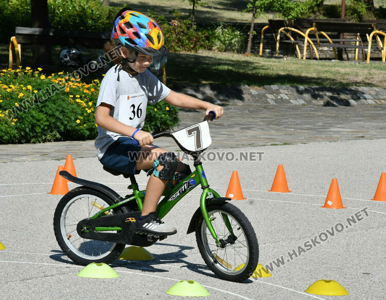 Хасковски деца показаха майстроски умения по колоездене на „Кенана“