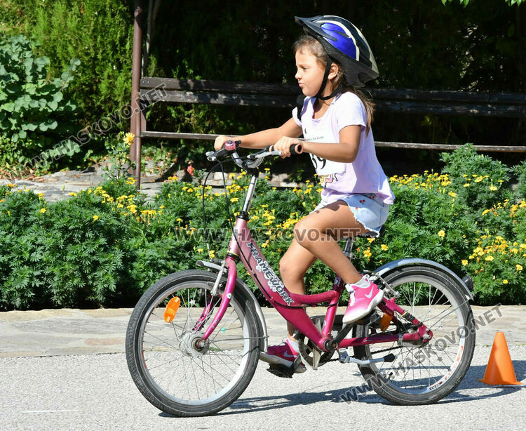 Хасковски деца показаха майстроски умения по колоездене на „Кенана“