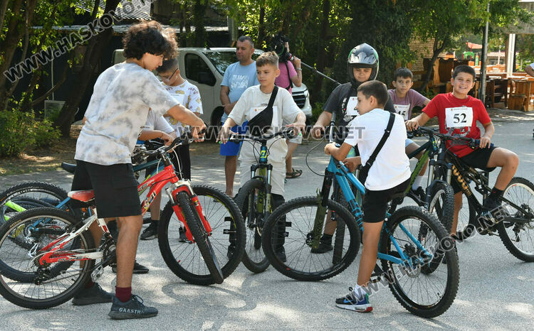 Хасковски деца показаха майстроски умения по колоездене на „Кенана“