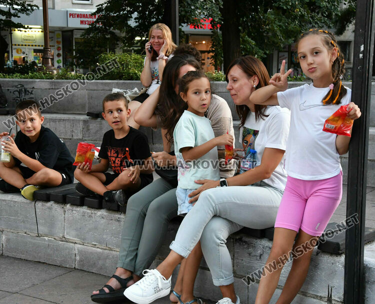 Хасковлии изпълниха пространството край „Заря“ за пиано бара под звездите