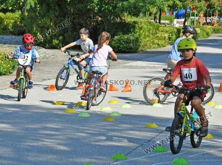 Хасковски деца показаха майстроски умения по колоездене на „Кенана“