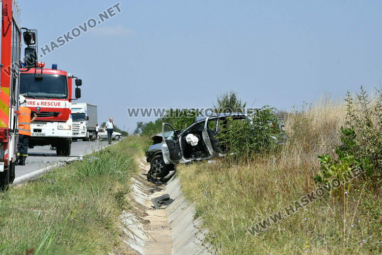 Двама са с опасност за живота след катастрофата край Константиново, водачът на „Опела“ е без книжка