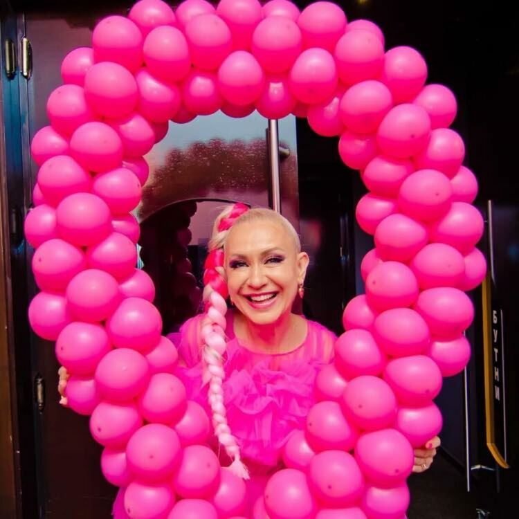 Здравна дискусия за рака на гърдата и благотворителна акция в Хасково