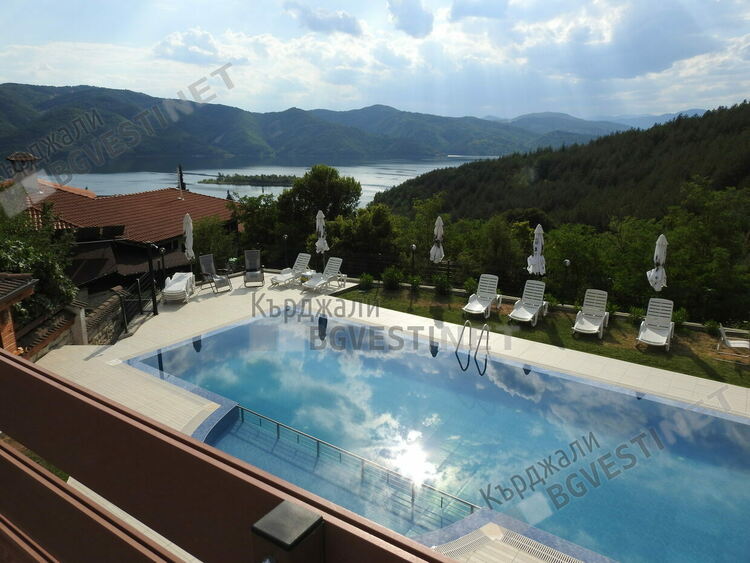      Предимно облачно и ветровито днес в Кърджали