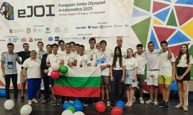 Никола Манолов от ПМГ-Хасково се окичи с бронзов медал от Европейската младежка олимпиада по информатика