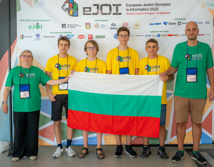 Никола Манолов от ПМГ-Хасково се окичи с бронзов медал от Европейската младежка олимпиада по информатика