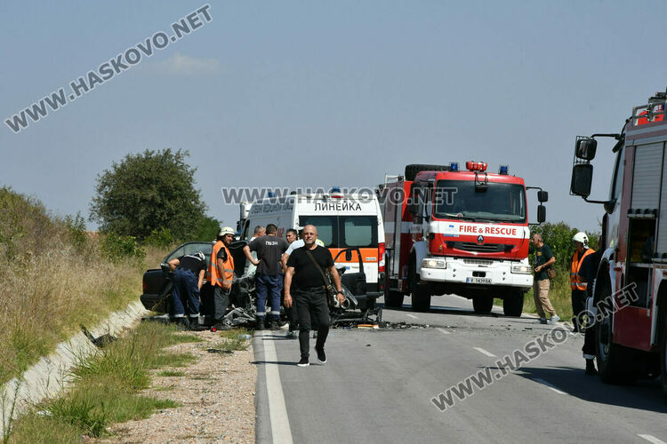 Двама са с опасност за живота след катастрофата край Константиново, водачът на „Опела“ е без книжка