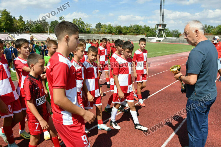 Младите футболисти от Карлово спечелиха турнира „Богомил Попов“ в Хасково 