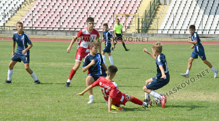 Младите футболисти от Карлово спечелиха турнира „Богомил Попов“ в Хасково 