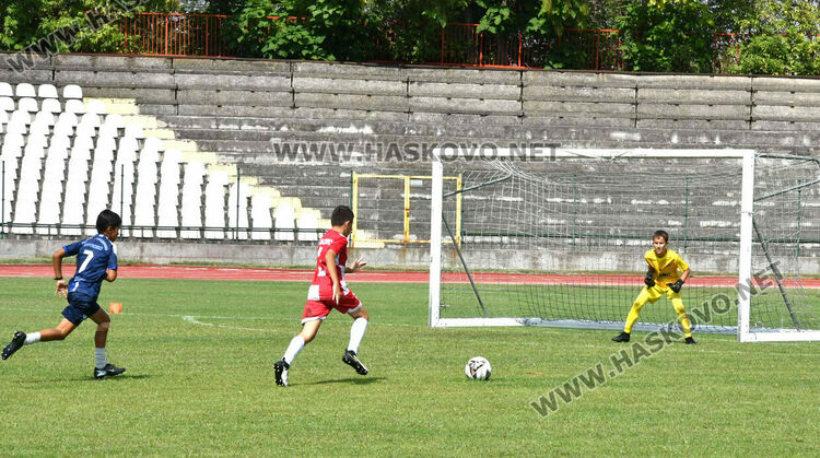 Младите футболисти от Карлово спечелиха турнира „Богомил Попов“ в Хасково 