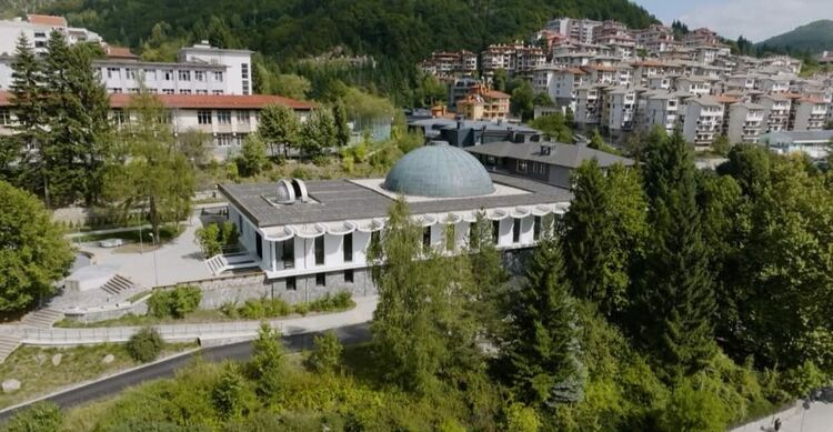 С безплатни прожекции започва отбелязването на 50-годишнината на планетариума в Смолян