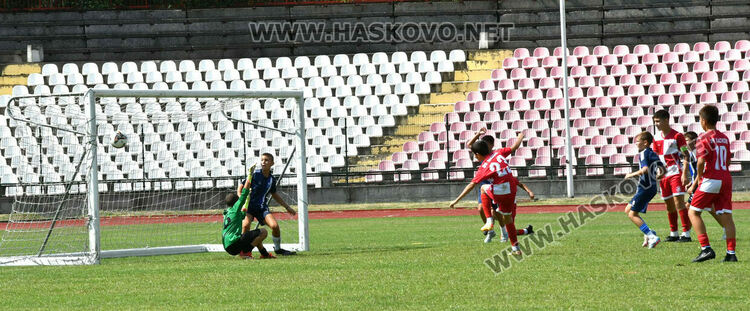 Младите футболисти от Карлово спечелиха турнира „Богомил Попов“ в Хасково 