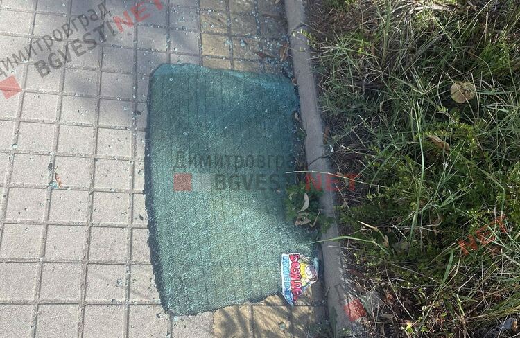 Джип помете 4 автомобила в центъра на Димитровград