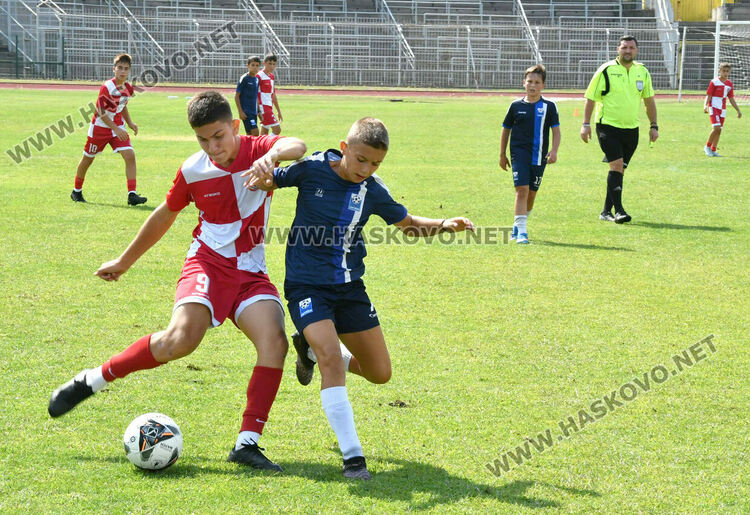 Младите футболисти от Карлово спечелиха турнира „Богомил Попов“ в Хасково 