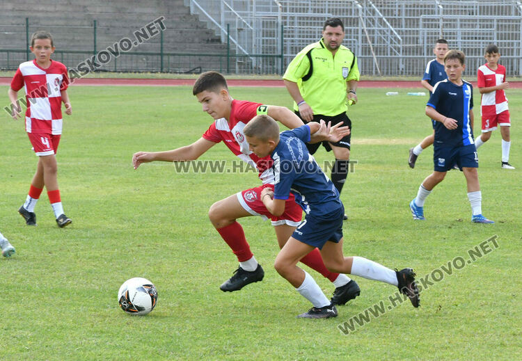 Младите футболисти от Карлово спечелиха турнира „Богомил Попов“ в Хасково 