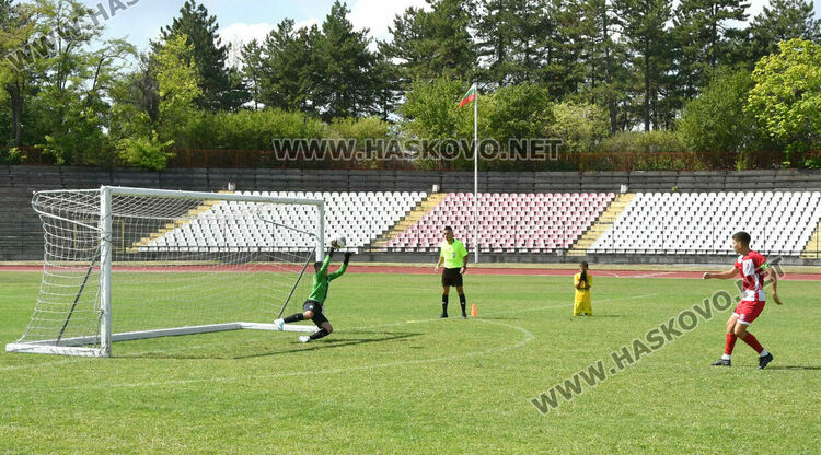 Младите футболисти от Карлово спечелиха турнира „Богомил Попов“ в Хасково 