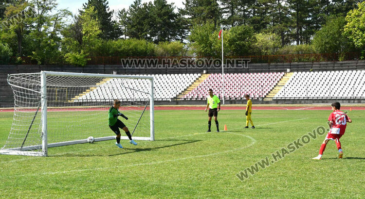 Младите футболисти от Карлово спечелиха турнира „Богомил Попов“ в Хасково 