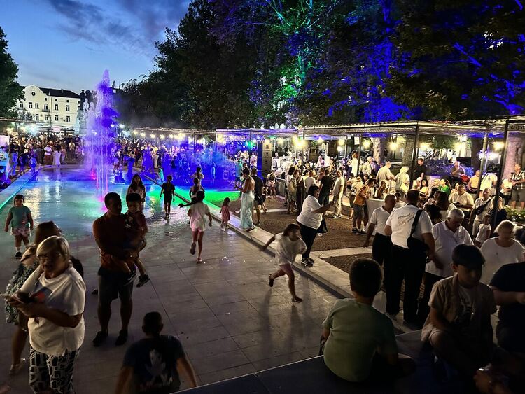 В Хасково показаха „Богатството на Европа“ с музика, танци, инструменти и красиви костюми 