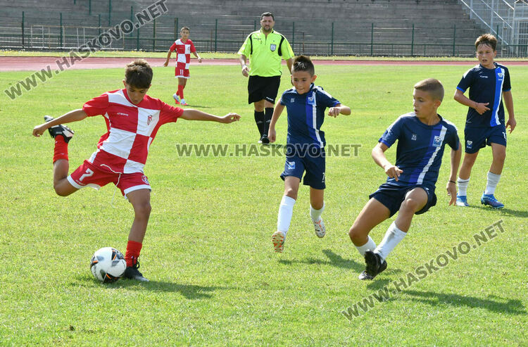 Младите футболисти от Карлово спечелиха турнира „Богомил Попов“ в Хасково 