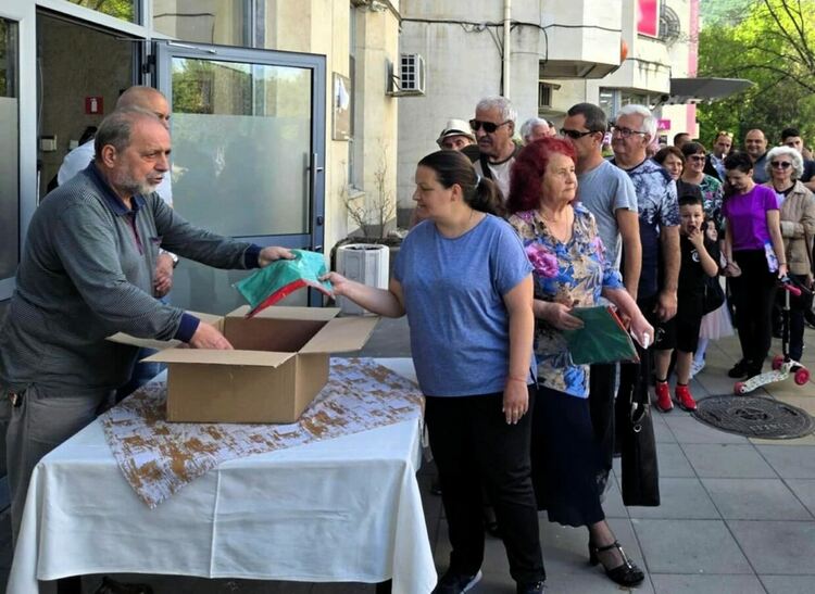 Раздават безплатно знамена за Деня на Съединението 