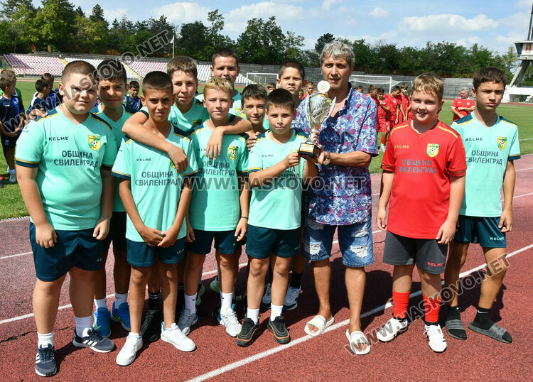 Младите футболисти от Карлово спечелиха турнира „Богомил Попов“ в Хасково 