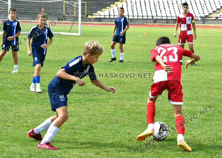 Младите футболисти от Карлово спечелиха турнира „Богомил Попов“ в Хасково 